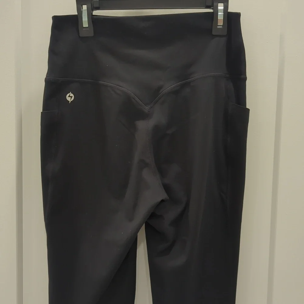 POPFLEX Supersculpt™ Flared Leggings with Pockets (Black) - Picture 4 of 10